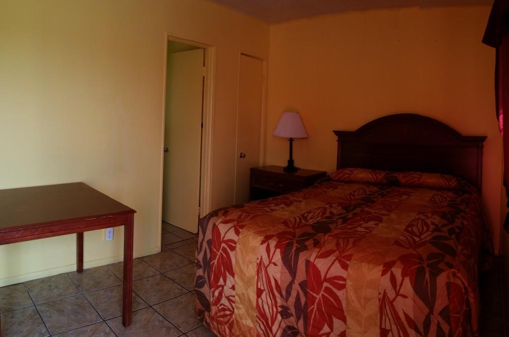 Holly Hill Twi Light Motel מראה חיצוני תמונה