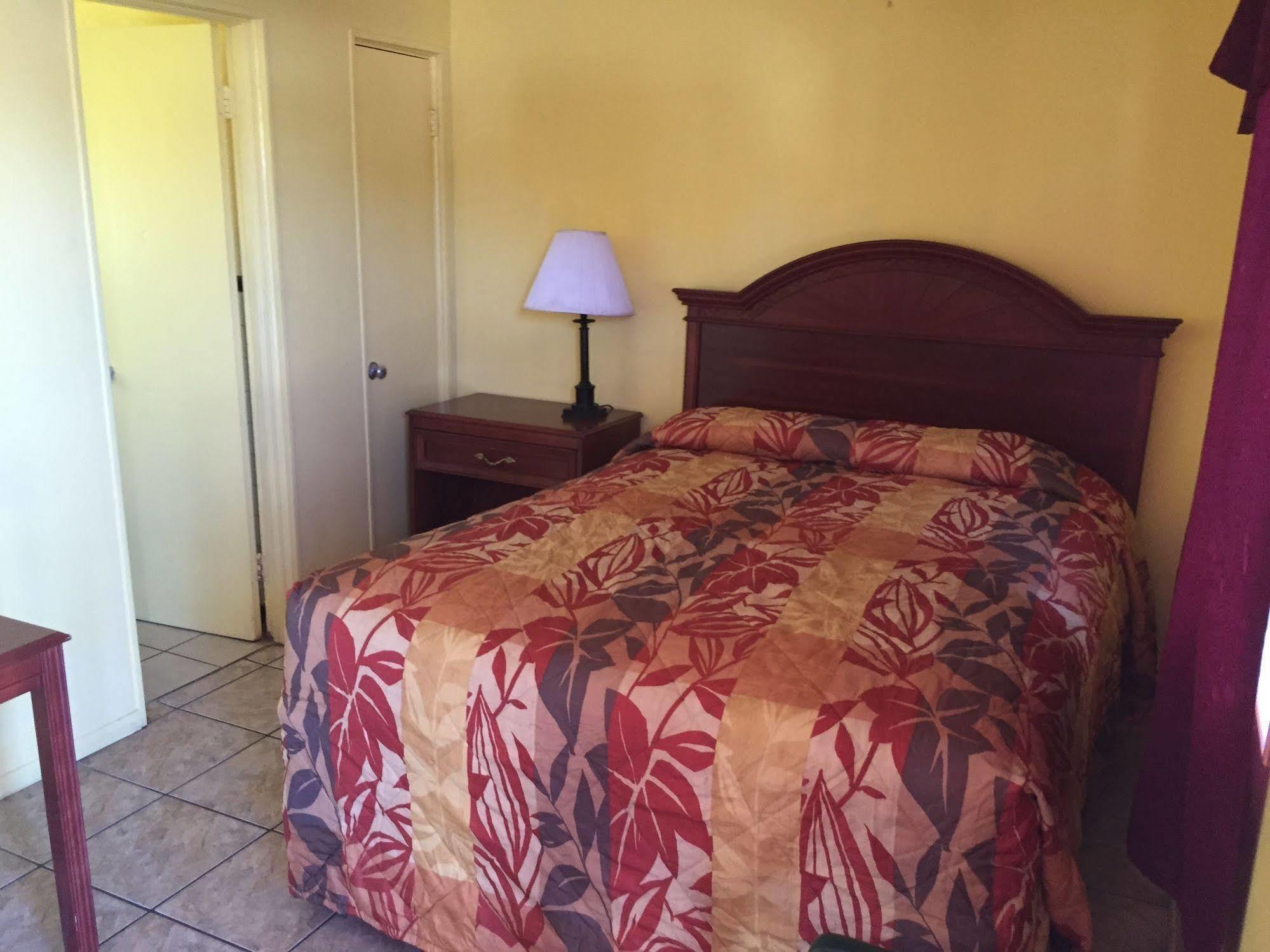 Holly Hill Twi Light Motel מראה חיצוני תמונה